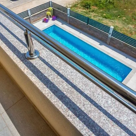 Maison d'hôtes & With Common Pool 4*