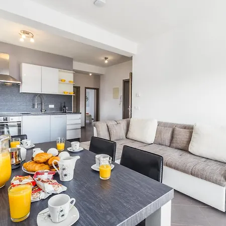 & With Common Pool Maison d'hôtes