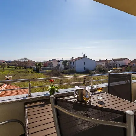 & With Common Pool Maison d'hôtes