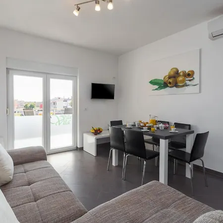 & With Common Pool Гостевой дом Valbandon