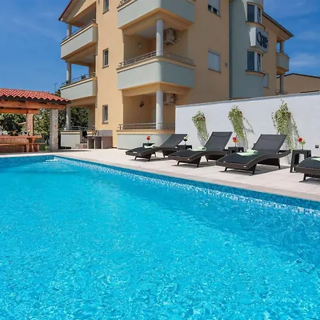 Apartments&studios * Valbandon