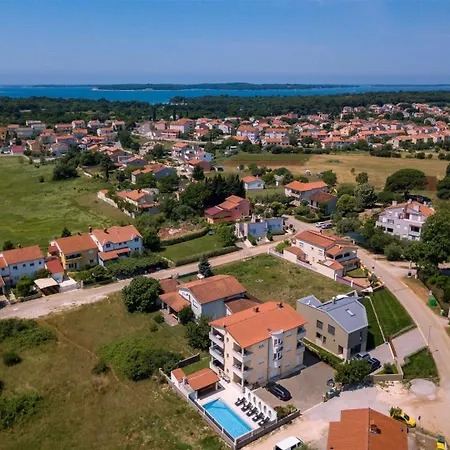 & With Common Pool Maison d'hôtes