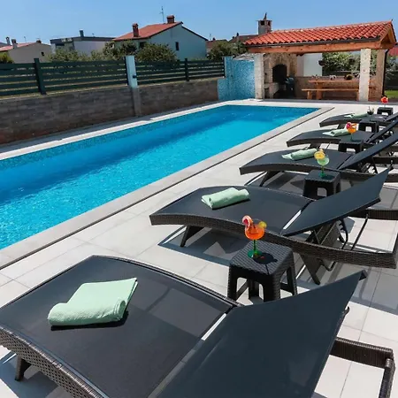 & With Common Pool Maison d'hôtes