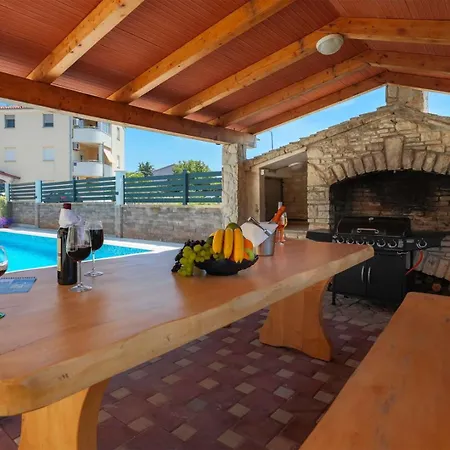 Maison d'hôtes & With Common Pool 4*