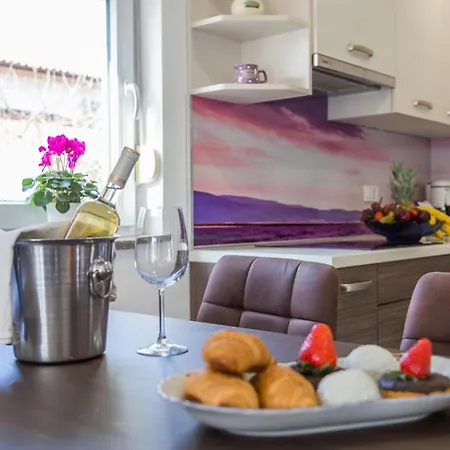 & With Common Pool Maison d'hôtes