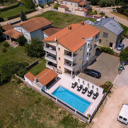 Apartments&studios Valbandon