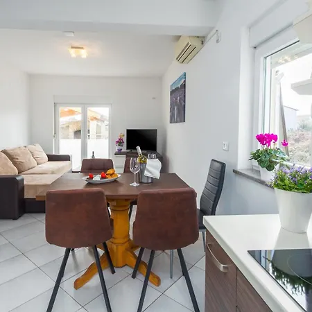 Гостевой дом & With Common Pool Valbandon