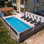& With Common Pool Maison d'hôtes 4*
