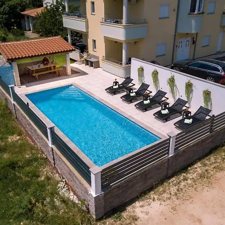 & With Common Pool 4*