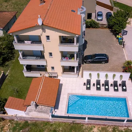 & With Common Pool Gostinjska kuća 4*