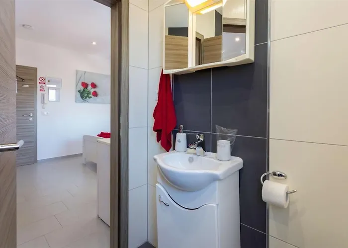 & With Common Pool Gostinjska kuća Valbandon