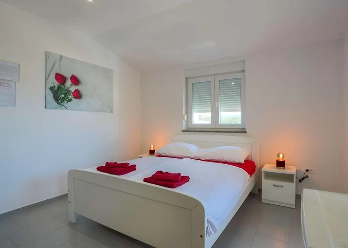 & With Common Pool Gostinjska kuća