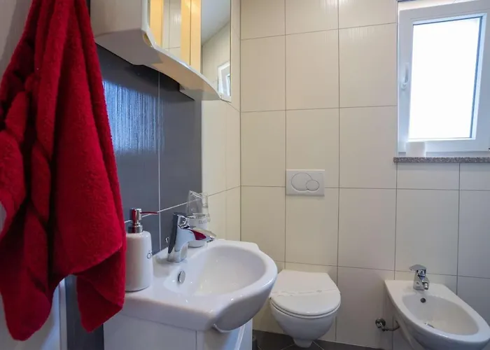 Gostinjska kuća & With Common Pool 4*