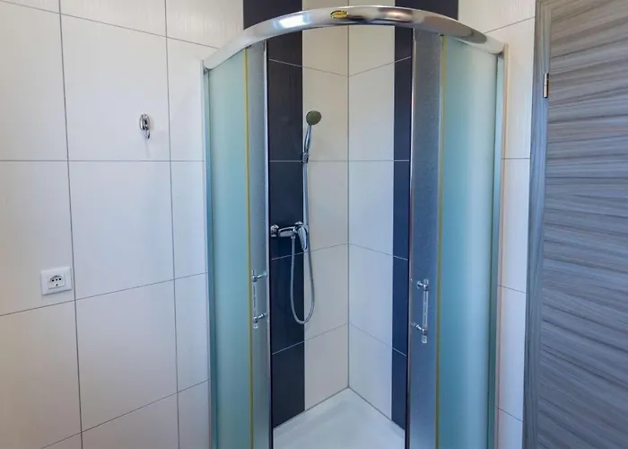 & With Common Pool Gostinjska kuća