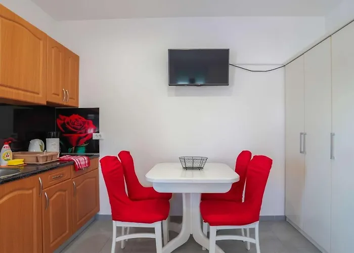 & With Common Pool Gostinjska kuća Valbandon