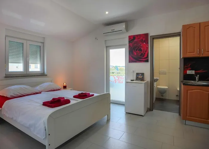 & With Common Pool Gostinjska kuća Valbandon