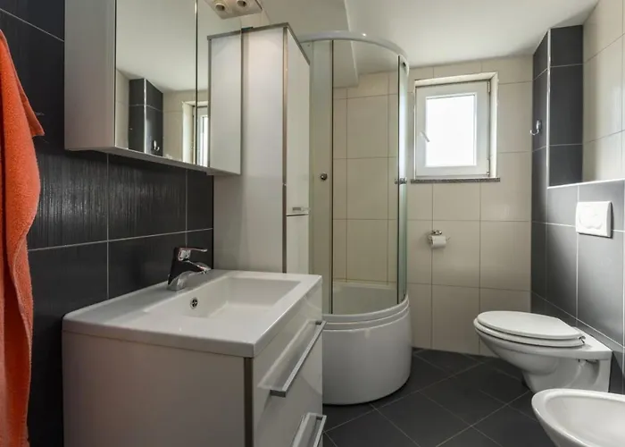 & With Common Pool Gostinjska kuća