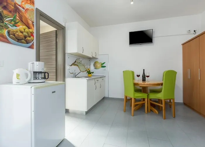 & With Common Pool Gostinjska kuća Valbandon