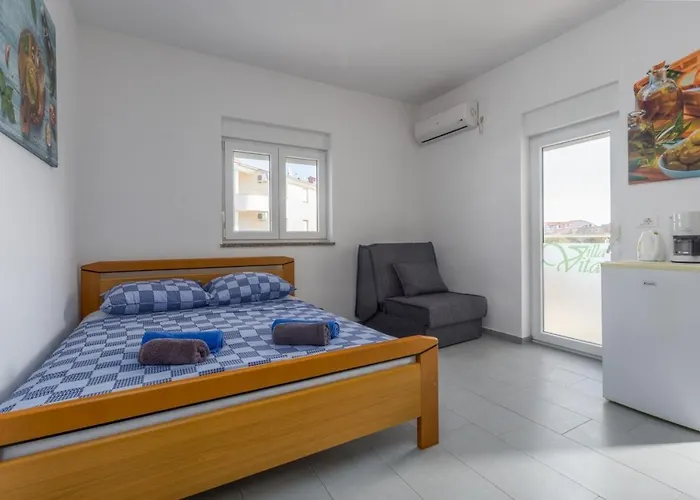 Gostinjska kuća & With Common Pool 4*