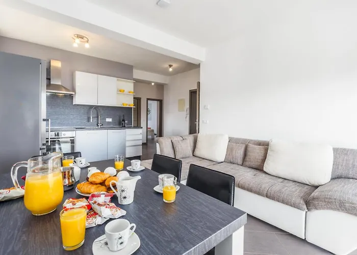 & With Common Pool Gostinjska kuća