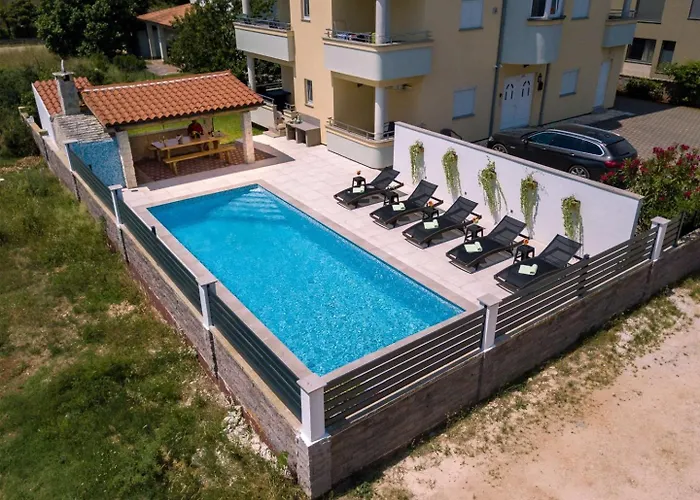 & With Common Pool 4*