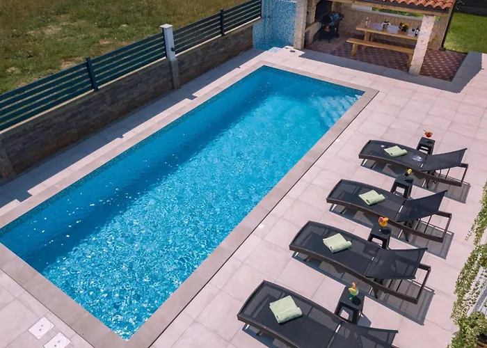 & With Common Pool Gostinjska kuća