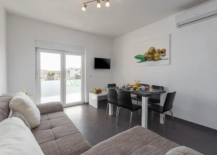 & With Common Pool Gostinjska kuća Valbandon