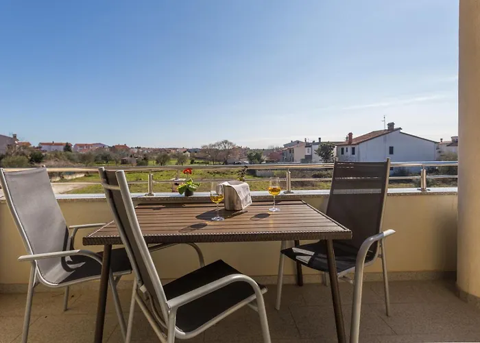 Gostinjska kuća & With Common Pool 4*