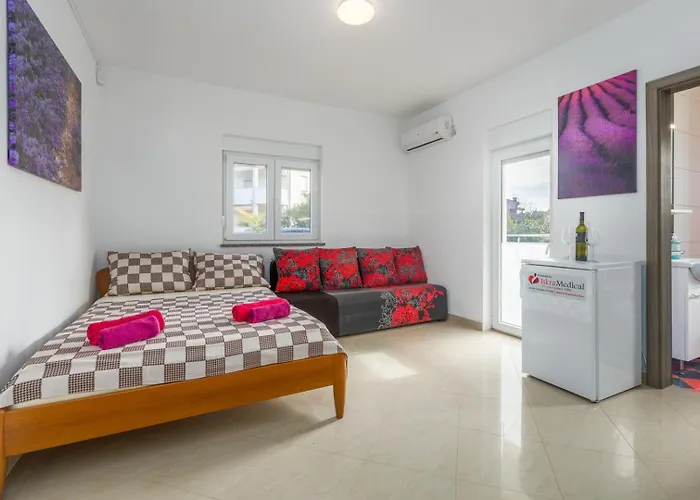 & With Common Pool Gostinjska kuća Valbandon