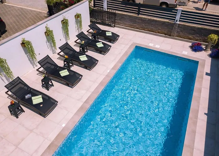 & With Common Pool Valbandon