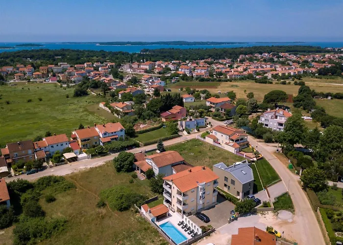 & With Common Pool Gostinjska kuća