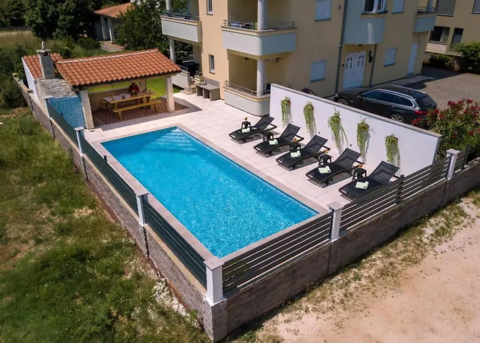 & With Common Pool Gostinjska kuća 4*