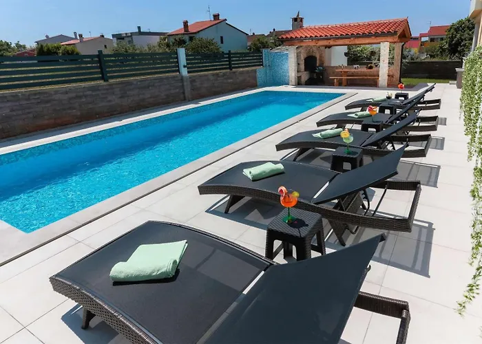 & With Common Pool Gostinjska kuća