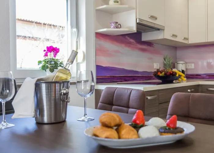 & With Common Pool Gostinjska kuća