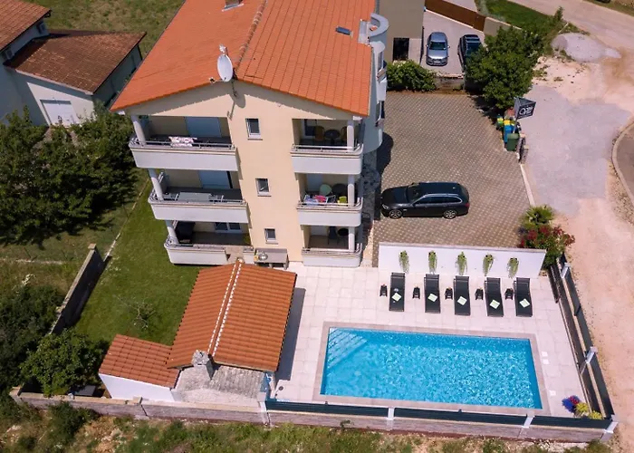 & With Common Pool Gostinjska kuća 4*