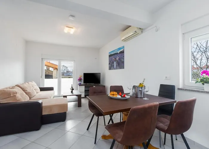 Gæstehus & With Common Pool 4*